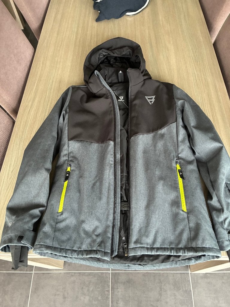 Skijas Brunotti 176 - 1 week gedragen, Sport en Fitness, Zo goed als nieuw, Kleding, Ski, Ophalen