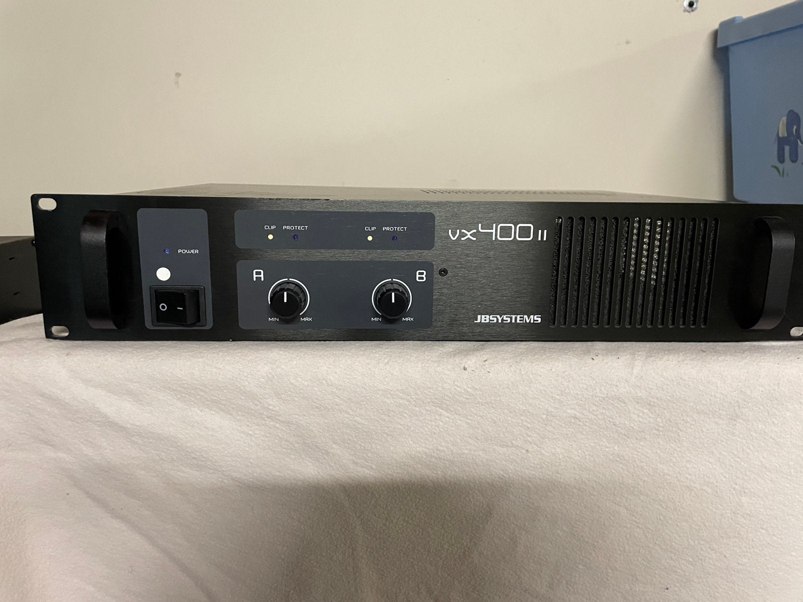 JB Systems VX400 versterker in nieuwstaat, Musique & Instruments, Amplis | Clavier, Moniteur & Sono, Enlèvement, Comme neuf