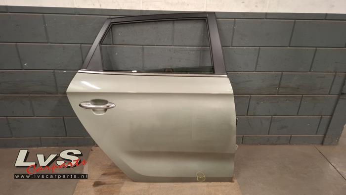 Portière 4portes arrière droite d'un Kia Carens (K3Y), Kia, -, 3 mois de garantie, Utilisé