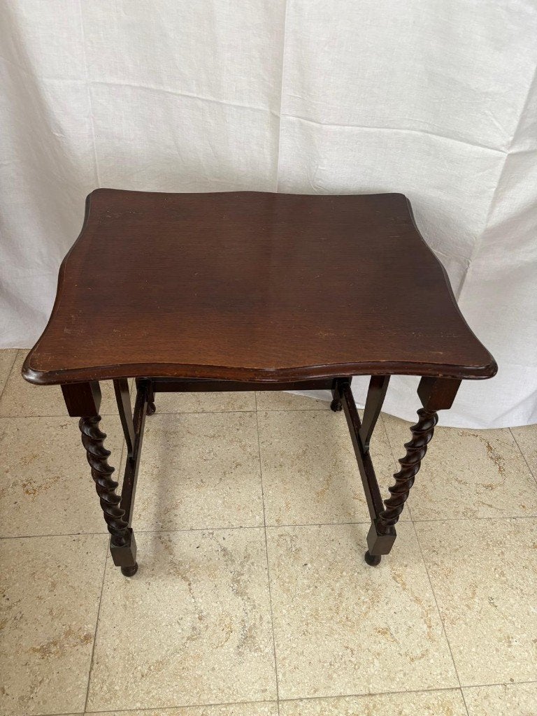 Klassieke Engelse vintage bijzettafels, set van 4, Huis en Inrichting, Gebruikt, Vintage, 55 tot 75 cm, Hout