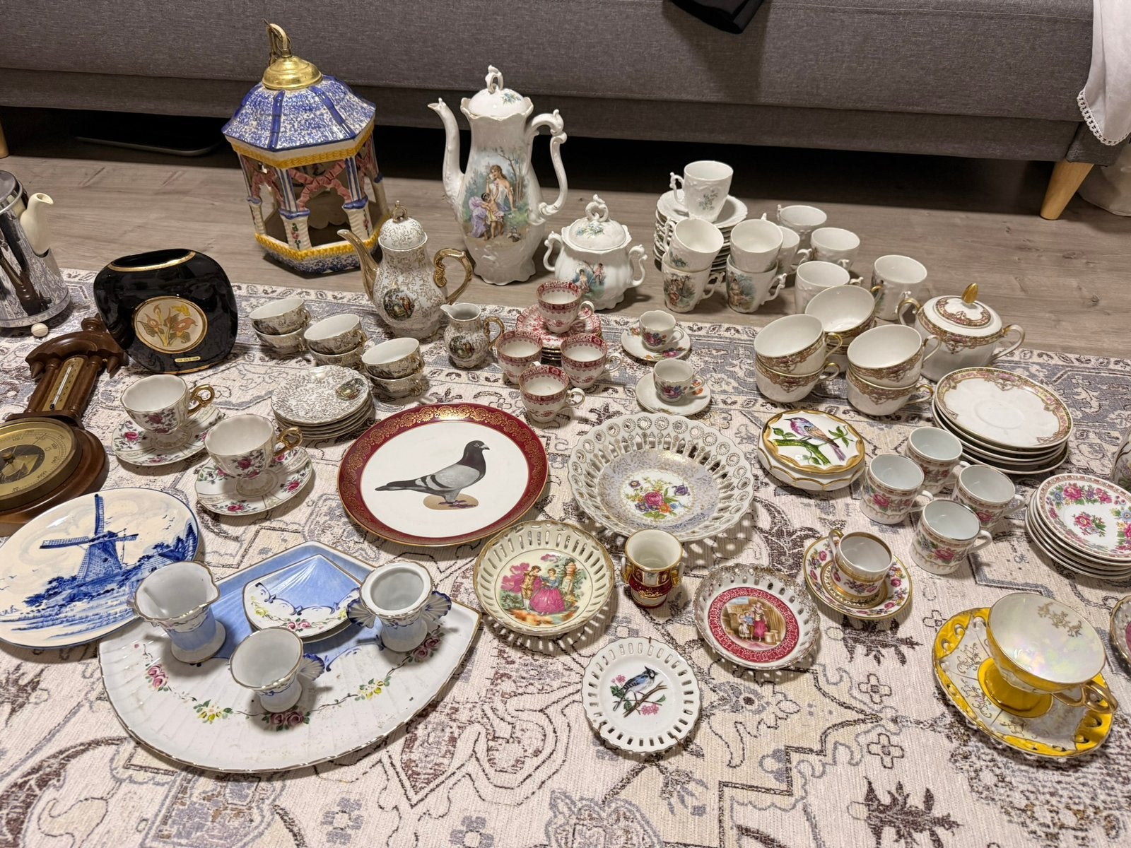 Grand lot de vaisselle ancienne,objets en porcelaine, Antiquités & Art, Enlèvement ou Envoi