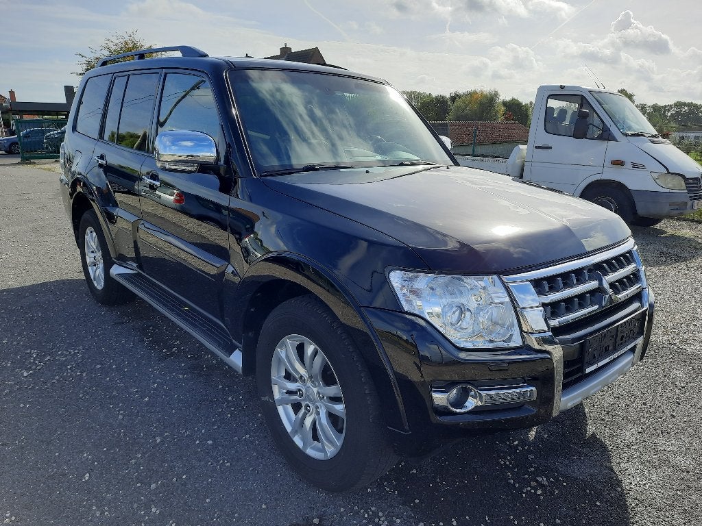 Mitsubishi Pajero 3.2 DID lichte vracht full option, Auto's, Automaat, https://public.car-pass.be/vhr/0f9e6964-771b-4d18-893d-f41d22628a37