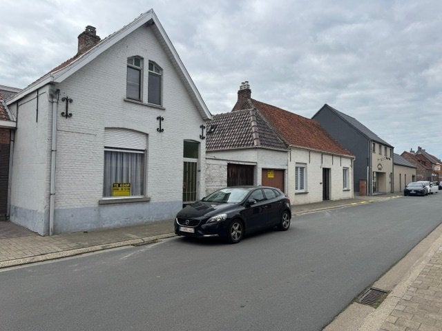 Te koop – woning met garage en zonnige binnenkoer in Zele, 9240 Zele, 2 kamers, Provincie Oost-Vlaanderen, Tot 200 m²