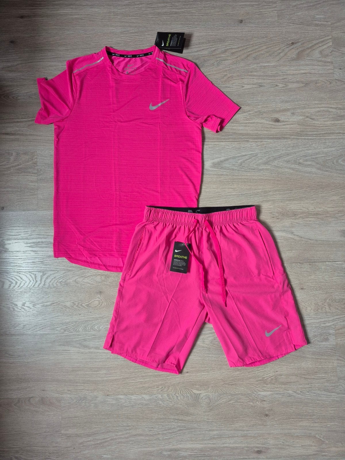 Ensemble Nike running rose fuchsia NEUF, Vêtements | Hommes, Packs de vêtements pour hommes, Envoi, Neuf, Taille 48/50 (M)