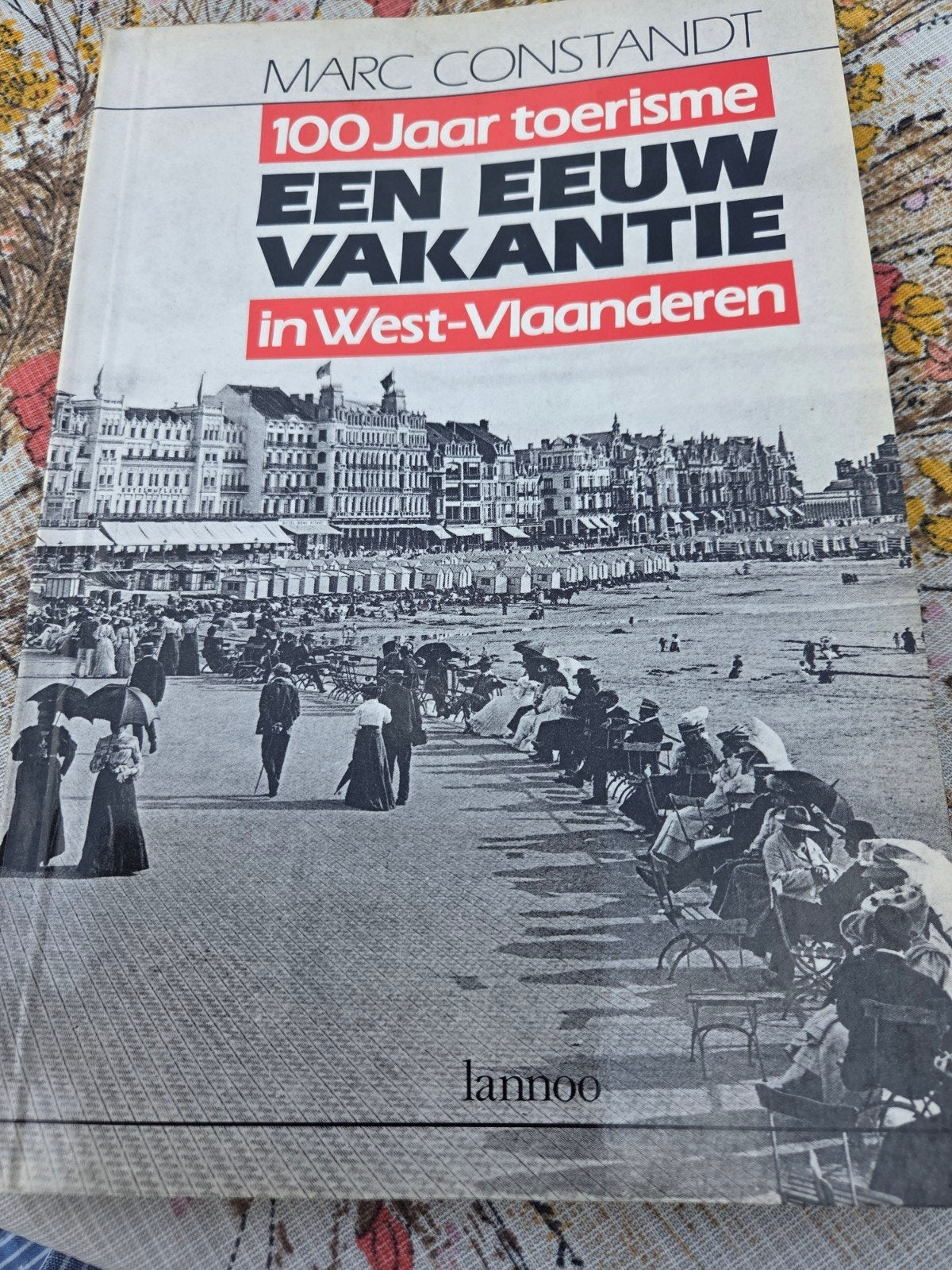 100 jaar toerisme.EEN  EEUW  VAKANTIE in West - Vlaanderen, Boeken, Geschiedenis | Stad en Regio, Ophalen of Verzenden, 20e eeuw of later