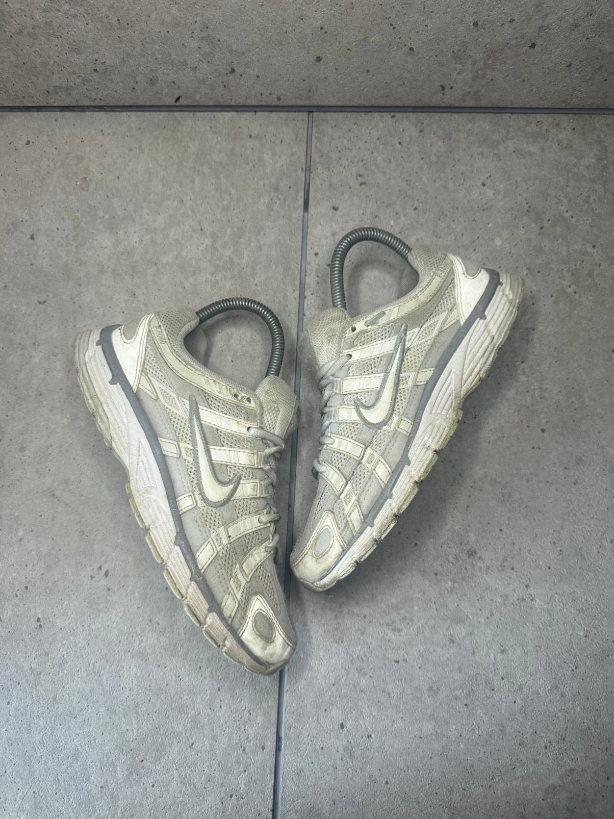 Nike P-6000 Grijs 36.5, Kleding | Dames, Ophalen of Verzenden, Zo goed als nieuw, Grijs, Sneakers