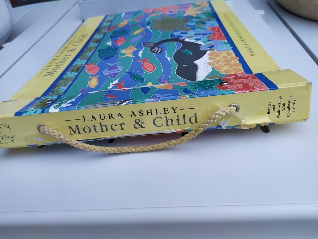Livre d'échantillons unique Laura Ashley « Mère et enfant », Enlèvement ou Envoi