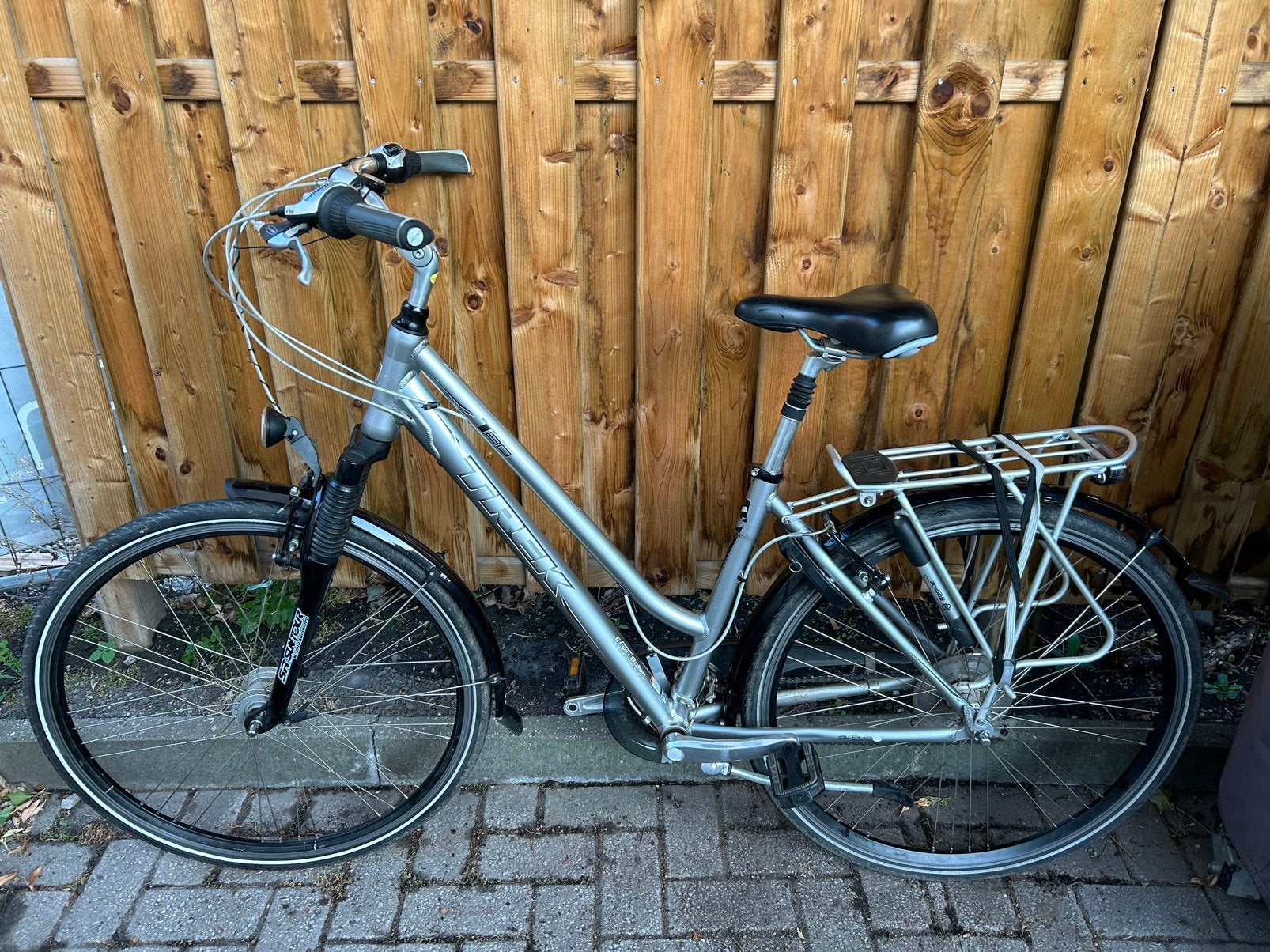 Damesfiets Trek, 10 tot 15 versnellingen, Velgrem, Zo goed als nieuw, Minder dan 47 cm