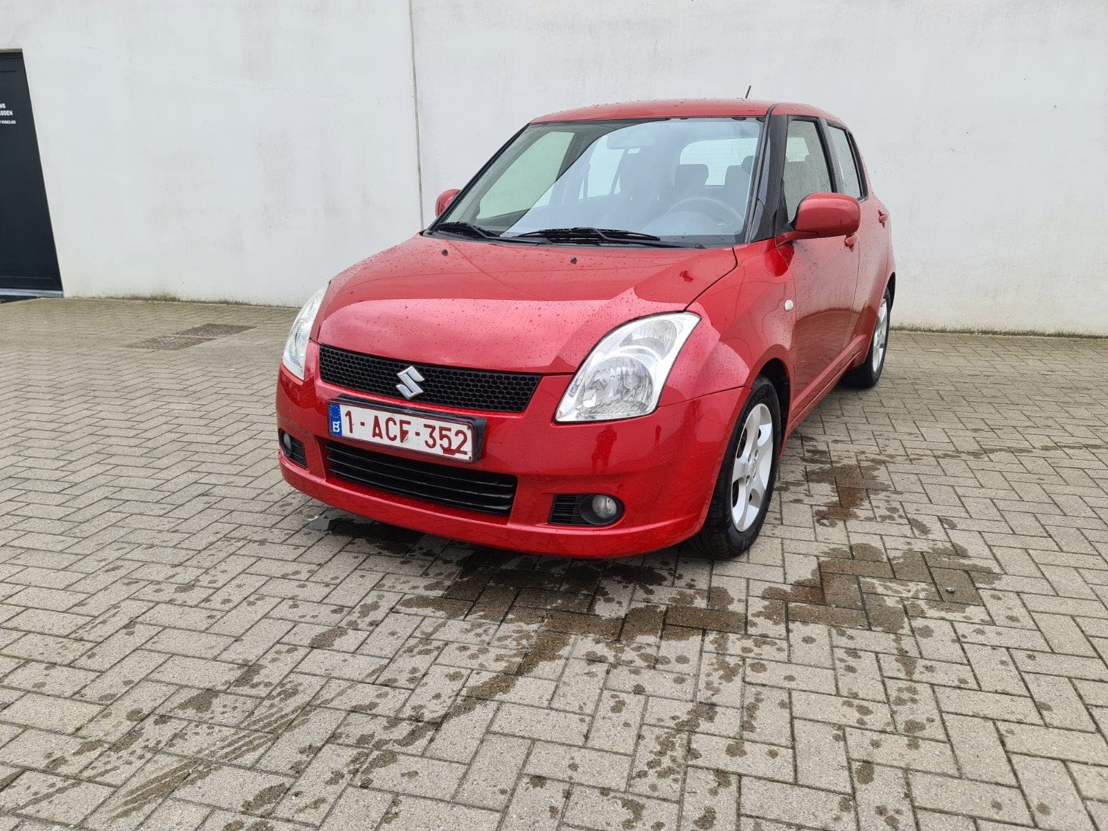 Suzuki Swift 1.3 essence avec inspection de la climatisation, Autos, Rouge, Euro 5, Achat, Boîte manuelle