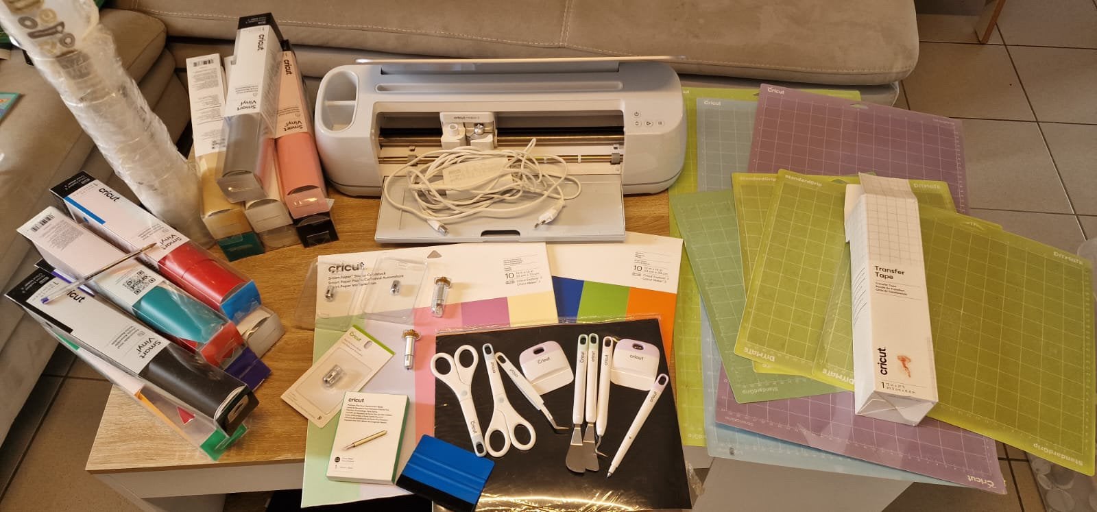 Lot CRICUT MAKER 4 + IMPRIMANTE + PRESSE + ACCESSOIRES, Hobby & Loisirs créatifs, Peinture, Comme neuf, Enlèvement