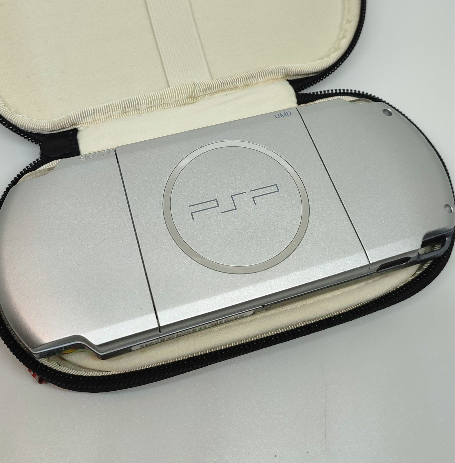 SONY PSP 3004 (Mystic Silver) New, Games en Spelcomputers, Spelcomputers | Nintendo Portables | Accessoires