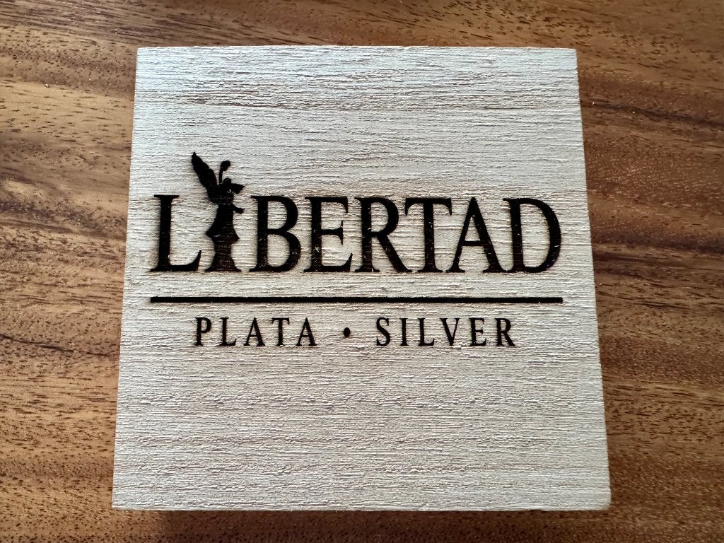 HOUTEN OPBERGDOOSJE ETUI LIBERTAD, Postzegels en Munten, Edelmetalen en Baren, Ophalen of Verzenden