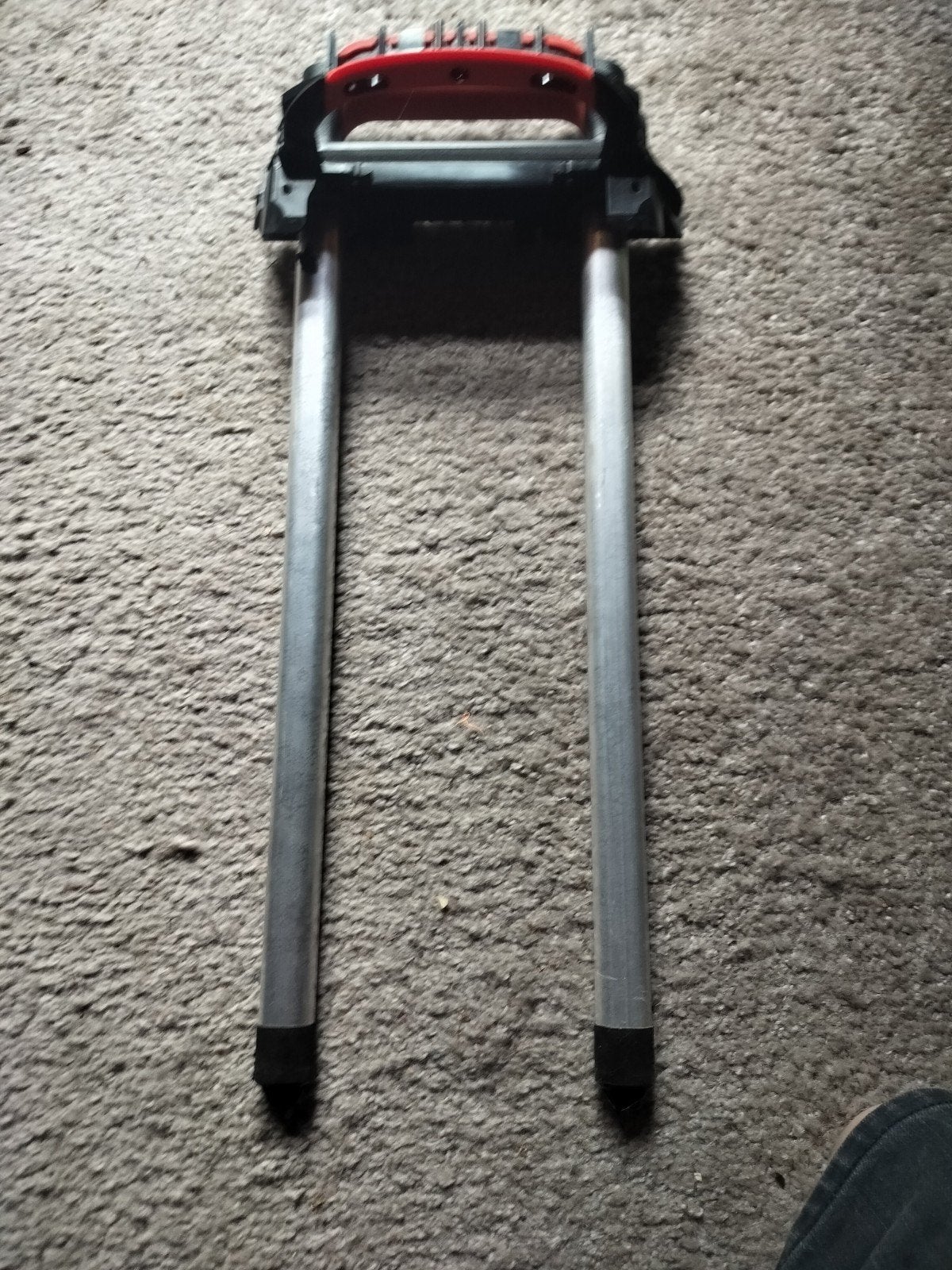 De trolley houder van een JBL party type 320