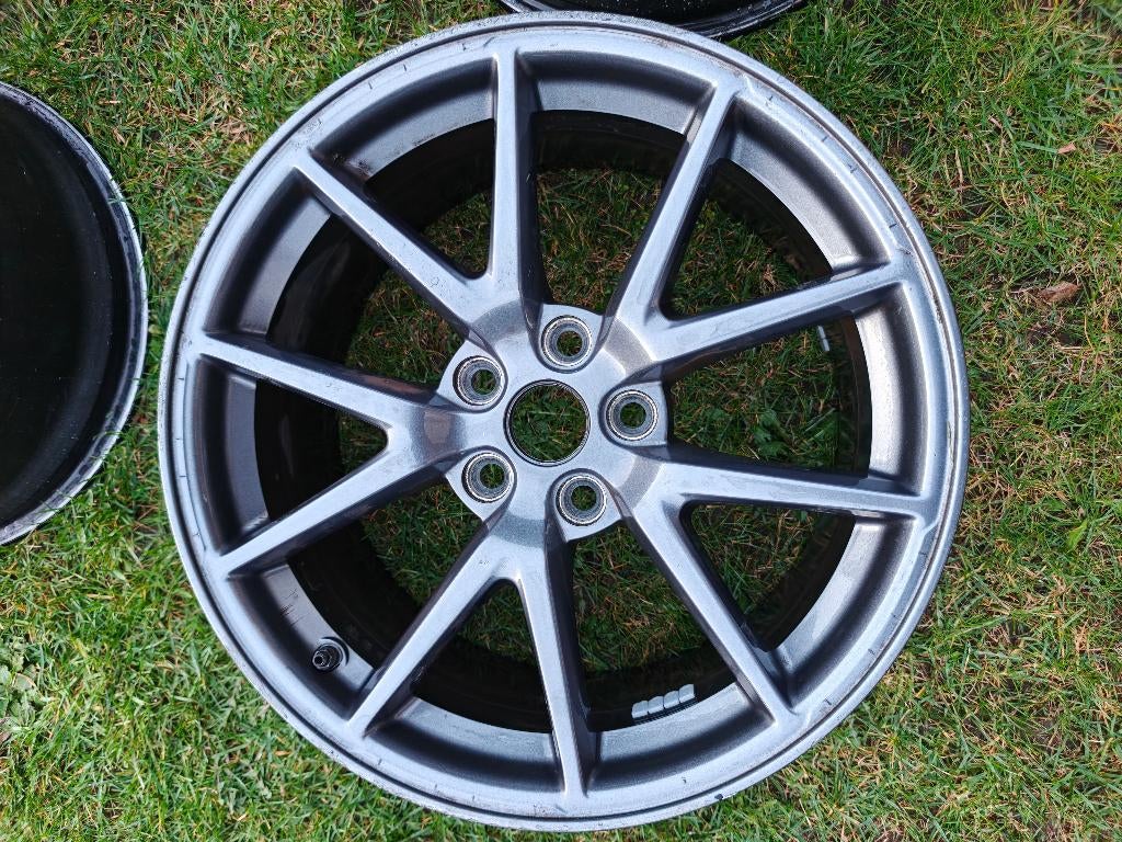 Originele Tesla Velgen 18 inch met TPMS + winterbanden, Auto-onderdelen, Ophalen, 18 inch, Gebruikt, Velg(en)