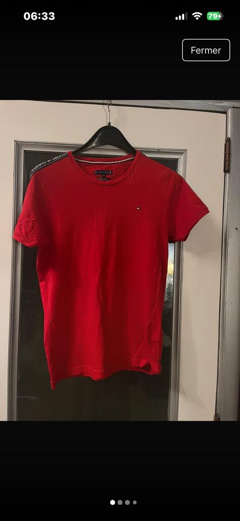 Tommy Hilfiger T-shirt  T Mavec surpiqûre logo en rouge, Ophalen of Verzenden, Zo goed als nieuw, Rood