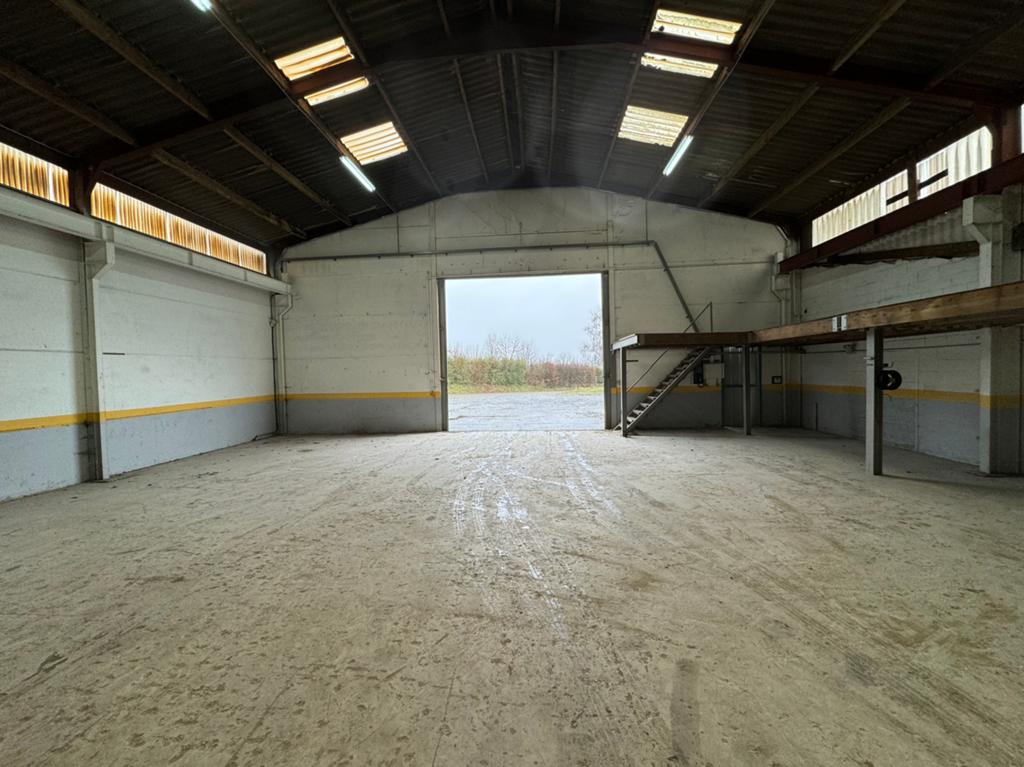 Hangar à louer 225m2 / 900€ Couvin, Immo, Garages en Parkeerplaatsen