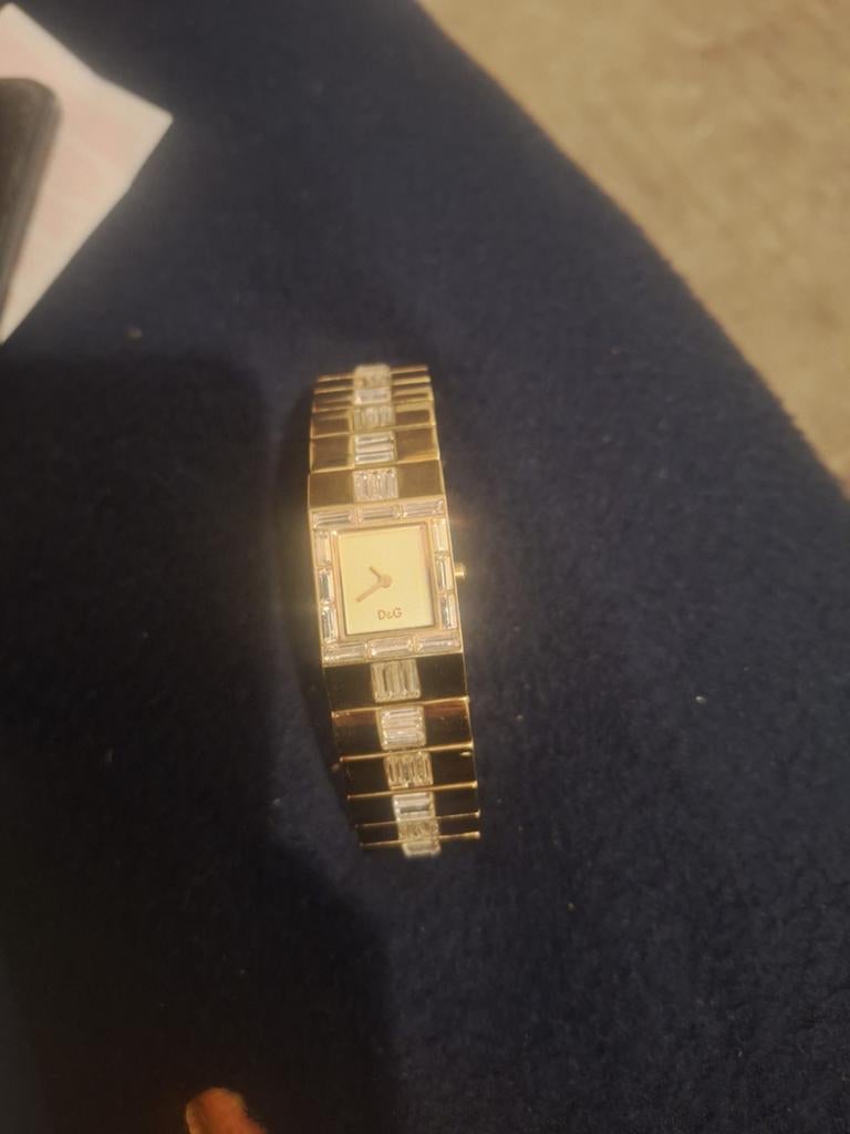 Belle montre de la marque D&G pour femmes, Enlèvement ou Envoi