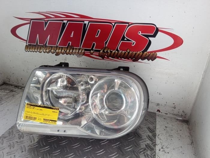 Phare gauche d'un Chrysler 300 C, -, 3 mois de garantie, Utilisé, -