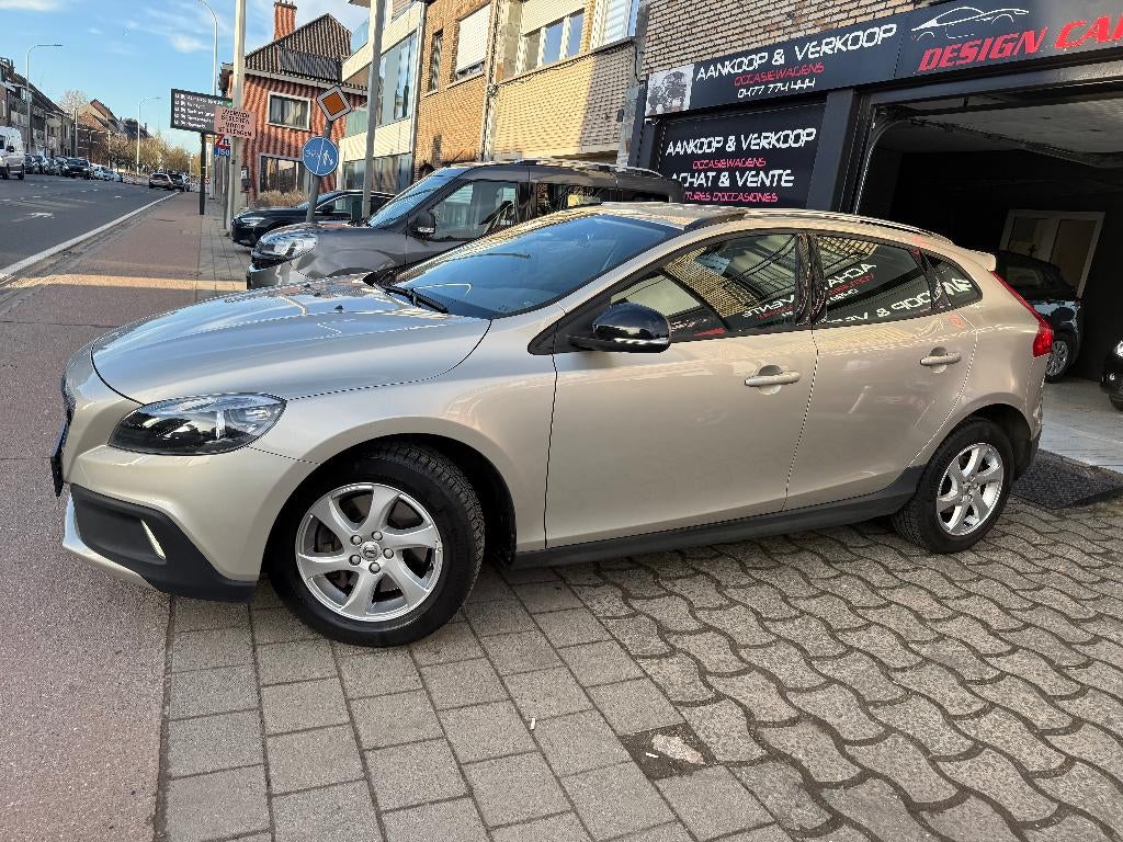 Volvo V40 Cross country T3 essence 152Pk*Etat Neuve*, Autos, Cuir, Argent ou Gris, Achat, Entreprise