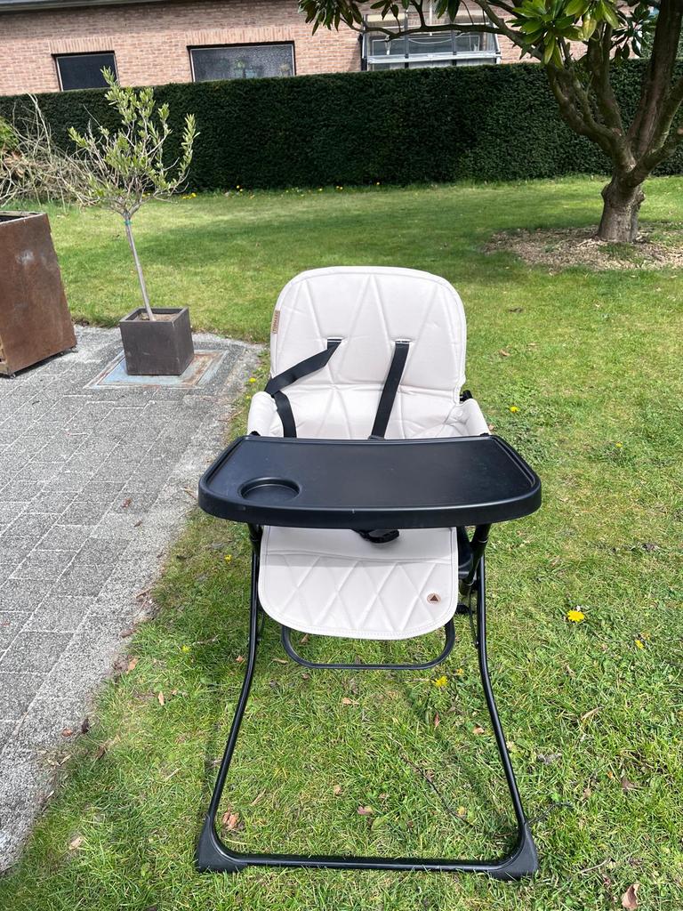 Kinderstoel - compact plooibaar, Kinderen en Baby's, Kinderstoelen, Ophalen, Zo goed als nieuw, Inklapstoel, Gordel(s)