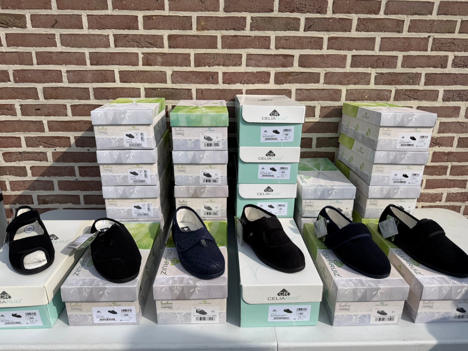 Lot de 74 paires de chaussons orthopédiques Celia Ruiz, Enlèvement, Neuf