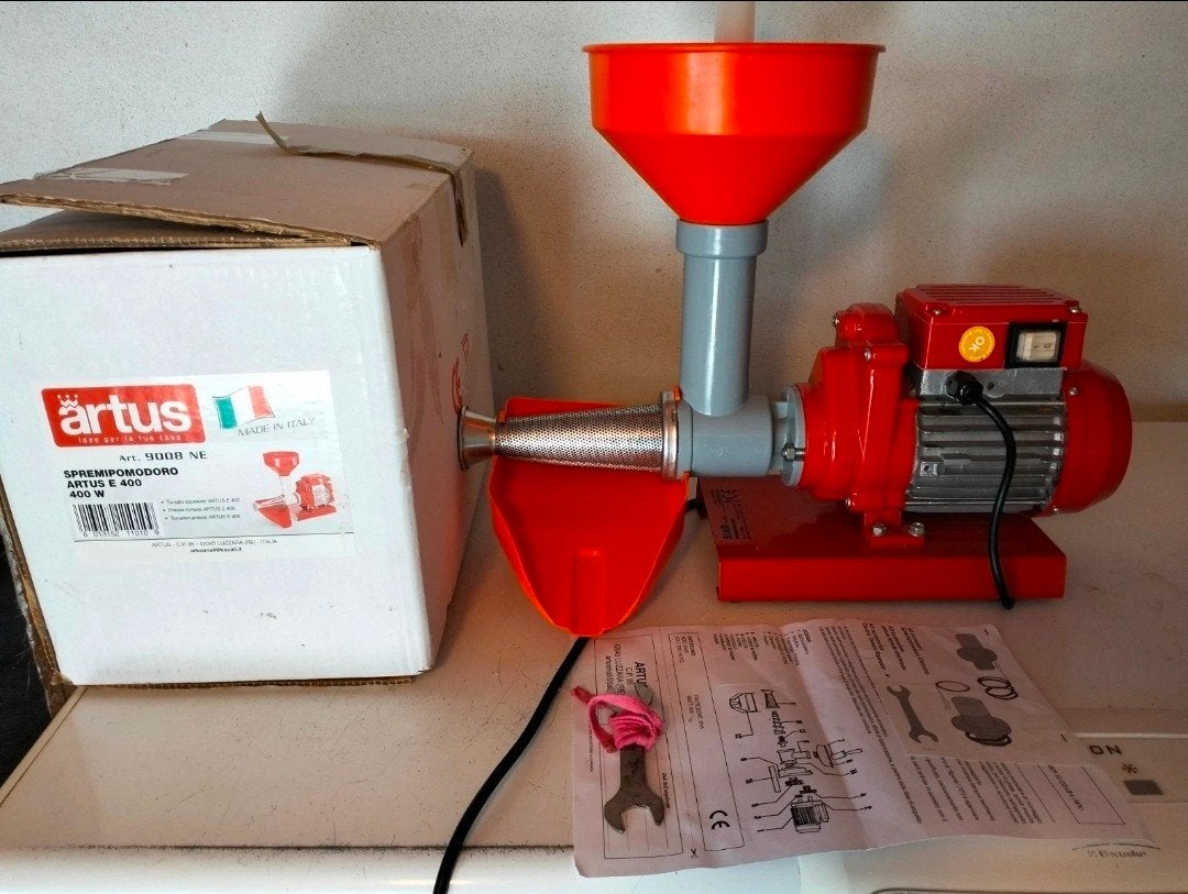 Tomaten persen zelf passata maken, Ophalen