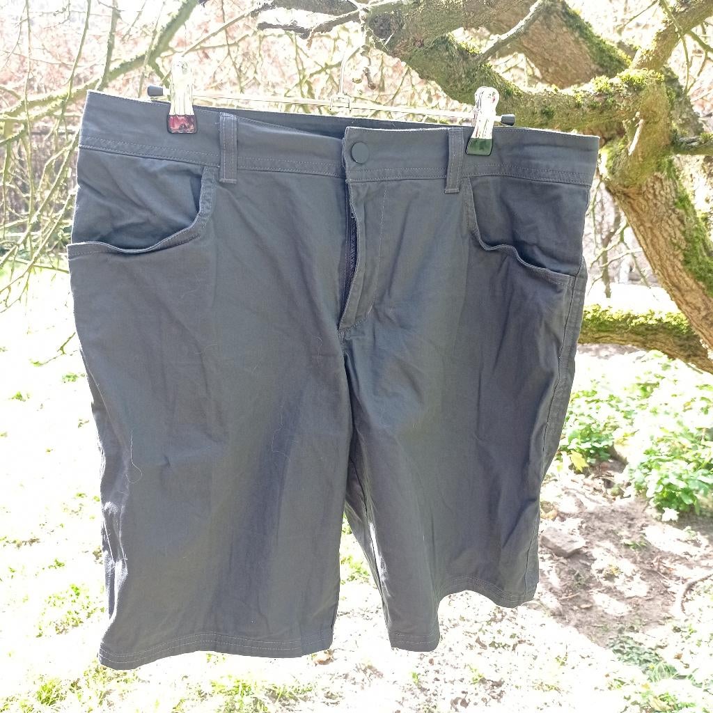 Korte broek, Gris, Enlèvement ou Envoi, Comme neuf, Decathlon