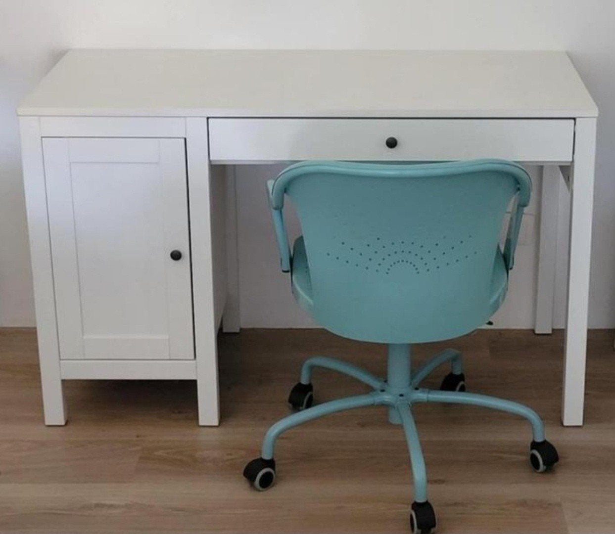 Bureau blanc avec  chaise à roulettes, Maison & Meubles, Bureaux, IKEA, Blanc, Enlèvement