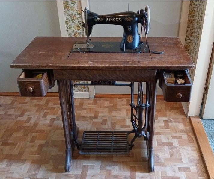 machine à coudre singer, avec table. Singer-naaimachine, Antiquités & Art, Antiquités | Machines à coudre, Enlèvement