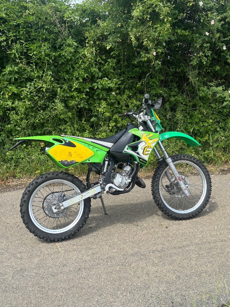 Moto kawasaki kxe 50 1999 - enduro - homologué, Motos, Motos | Kawasaki, Particulier, Enduro, jusqu'à 11 kW, 1 cylindre, Manuelle