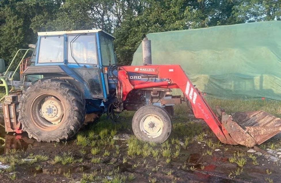 Tracteur Ford 5610 - Avec chargeur, Articles professionnels, Jusqu'à 80 ch, 5000 à 7500, Enlèvement, Ford