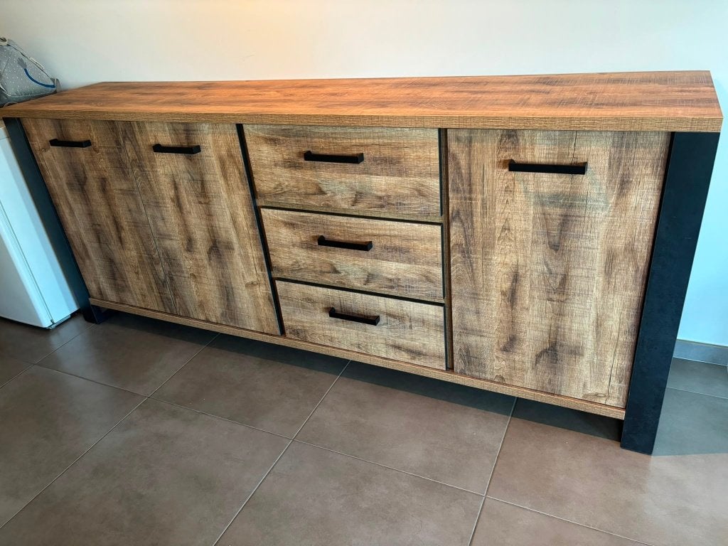 Mooie nieuwe dressoir/buffetkast – houtlook met zwart frame, Huis en Inrichting, Kasten | Dressoirs, Zo goed als nieuw, 200 cm of meer