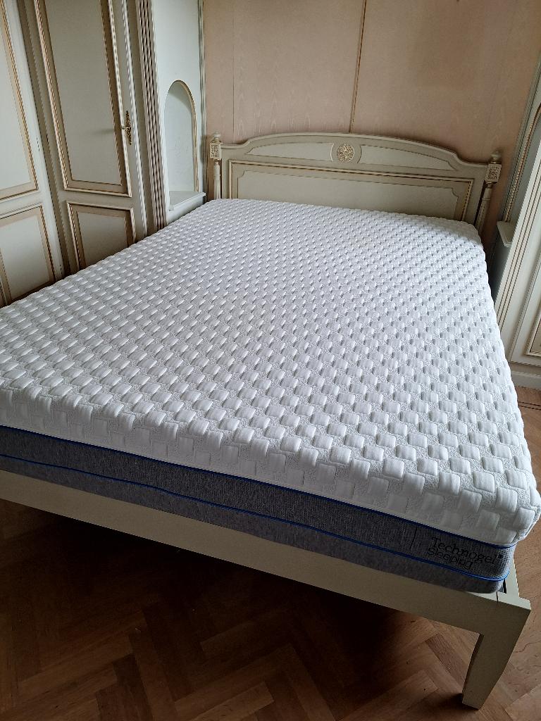 Bed 140cm incl matras technogel lattenbodem, Enlèvement, Deux personnes