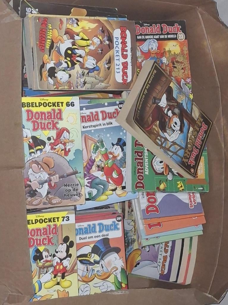 Doos met donald duck: pockets, dubbelpockets, weekbladen..., Boeken, Meerdere comics, Ophalen of Verzenden, Gelezen, Europa