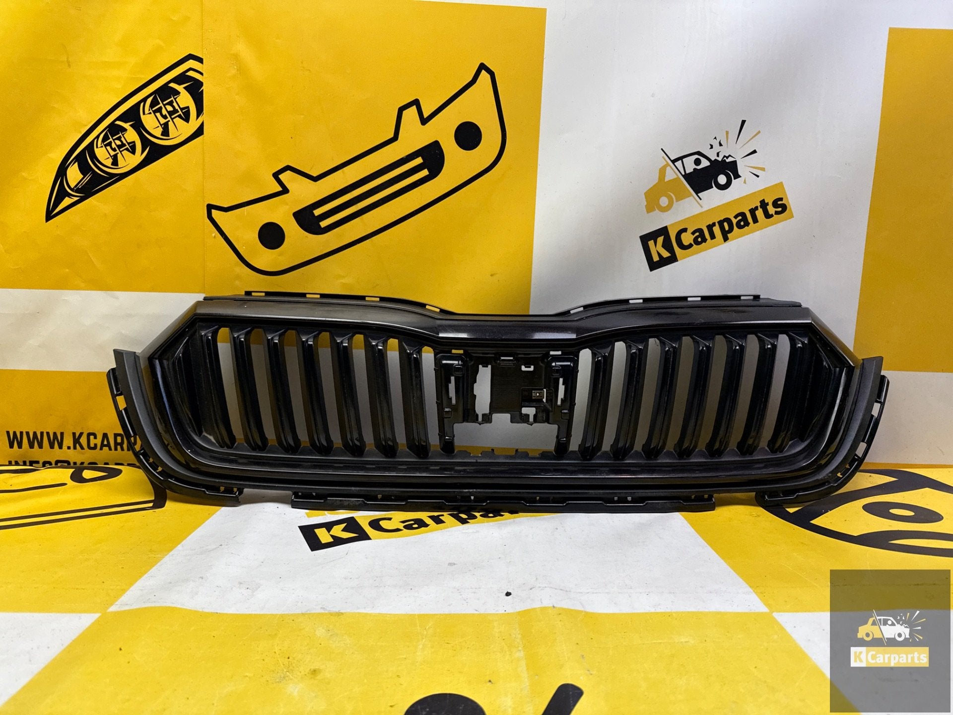 Calandre d'origine Skoda Octavia 4 IV 5E3 19-5E3, Infoline@skoda-auto.cz, Pare-chocs, Tr. Vaclava Klementa 869
293 01  Mlada Boleslav, CZ