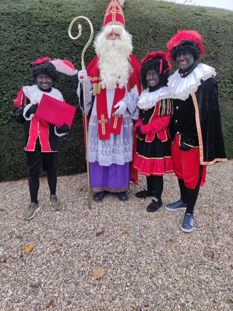 Sinterklaaskledij / sinterklaas / zwarte piet / sint en piet, Ophalen, Zo goed als nieuw