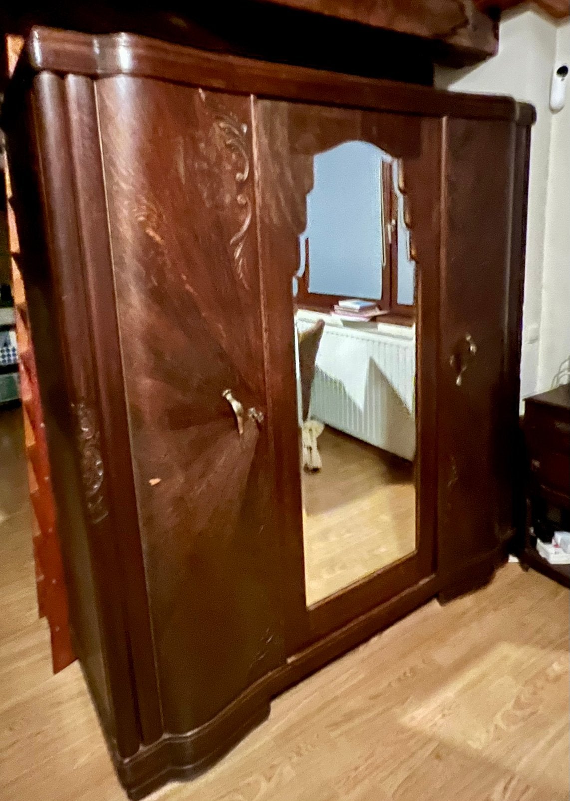 Armoire ancienne en bois massif avec miroir – bon état, Enlèvement