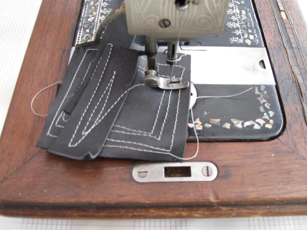 Naaimachine (leerstikker - stoffering), Hobby en Vrije tijd, Naaimachines en Toebehoren, Ophalen, Gebruikt, Naaimachine