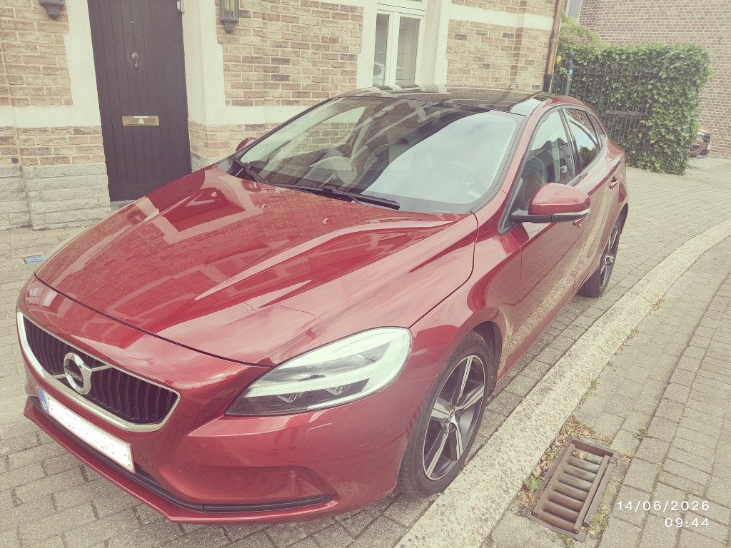 volvo v40 T2 momentum, Auto's, Volvo, Particulier, V40, ABS, Achteruitrijcamera, Airbags, Airconditioning, Alarm, Automatische klimaatregeling