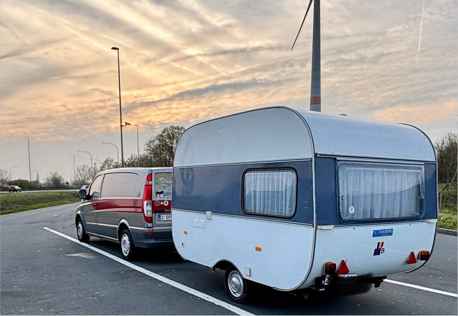 Caravane Adria 305SLB <750 kg avec auvent et auvent, Caravanes & Camping, Réchaud à gaz, Jusqu'à 4 m, Particulier, Adria