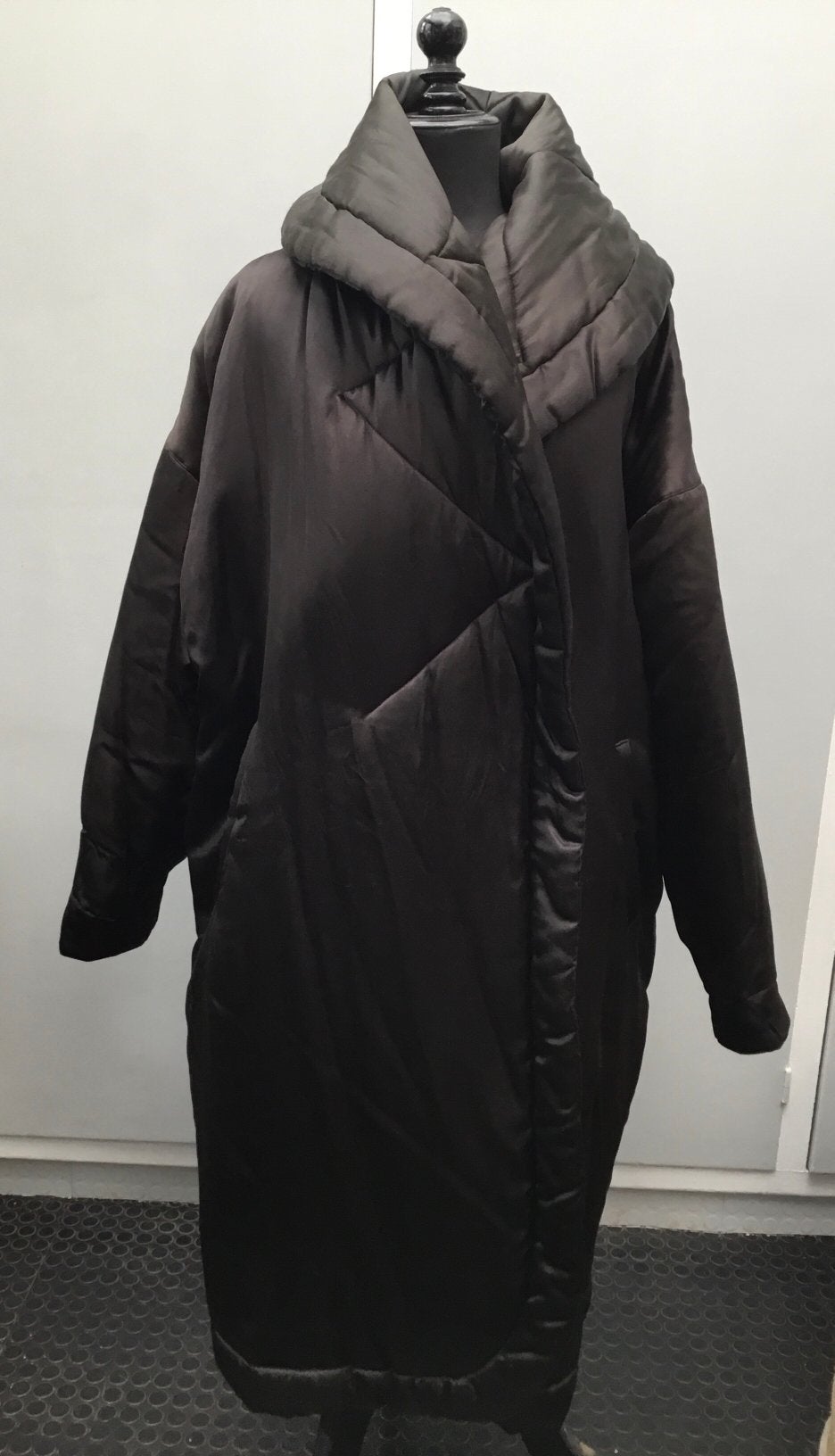 Manteau de soirée noire Enrico Coveri taille 42, Vêtements | Femmes, Vestes | Hiver, Enlèvement ou Envoi, Comme neuf, Taille 42/44 (L)