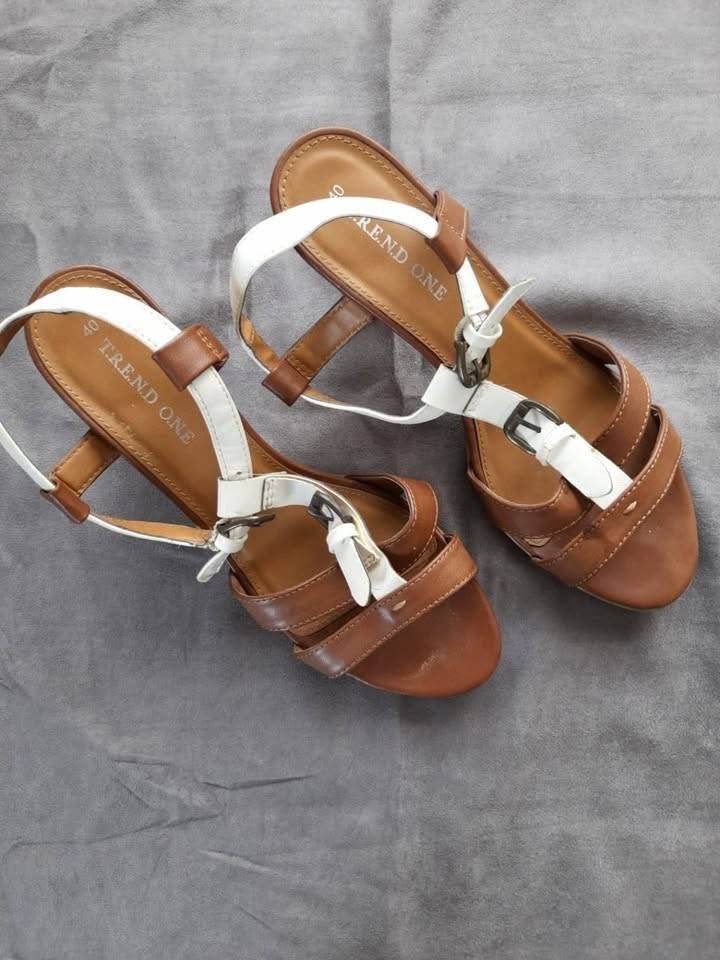 Sandalen,wit en bruin, hak van 8 cm, Trend One, maat:40., Overige kleuren, Sandalen of Muiltjes, Ophalen of Verzenden, Trend One