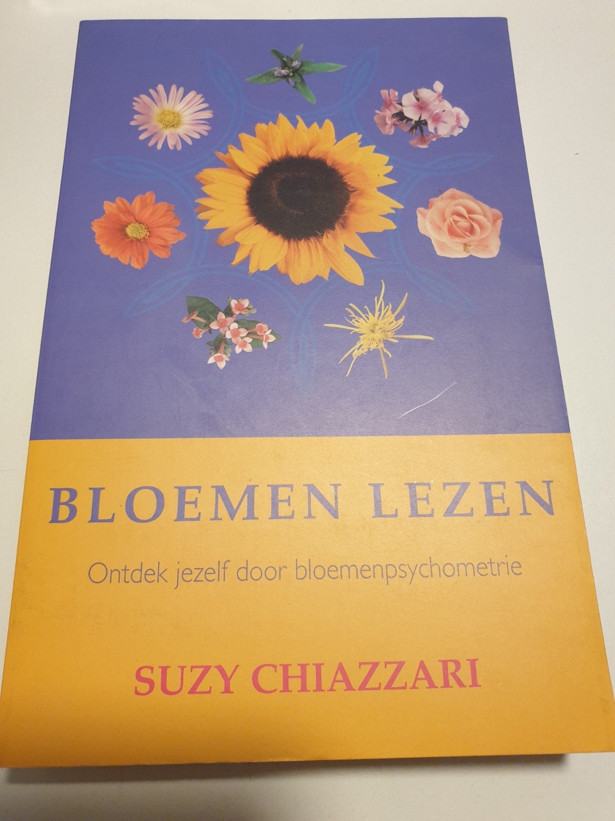 Suzy Chiazzari - Bloemen lezen.  BLOEMENPSYCHOMETRIE, Boeken, Ophalen of Verzenden, Zo goed als nieuw, S. Chiazzari