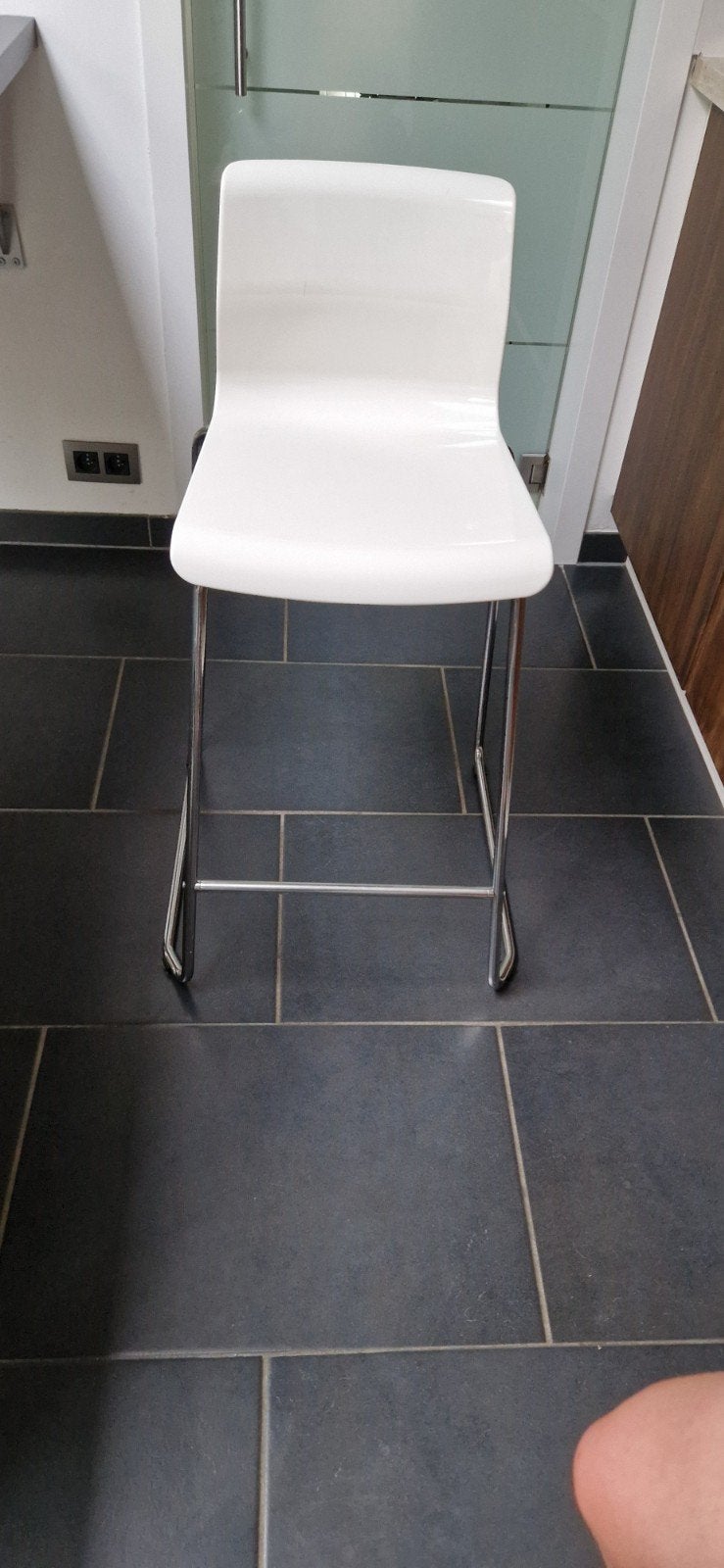 6 chaises blanches pour le bar ou la table haute, Avec repose-pieds, Synthétique, Enlèvement, Utilisé