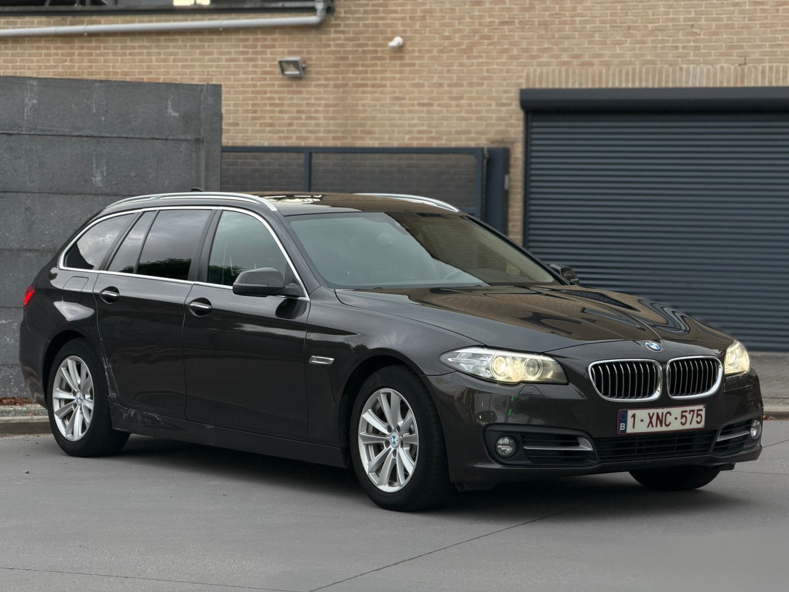 BMW 518d Luxury line - euro 6 - automaat/pano/camera/220pk, Auto's, Automaat, Achterwielaandrijving, Euro 6, Bi-Xenon koplampen