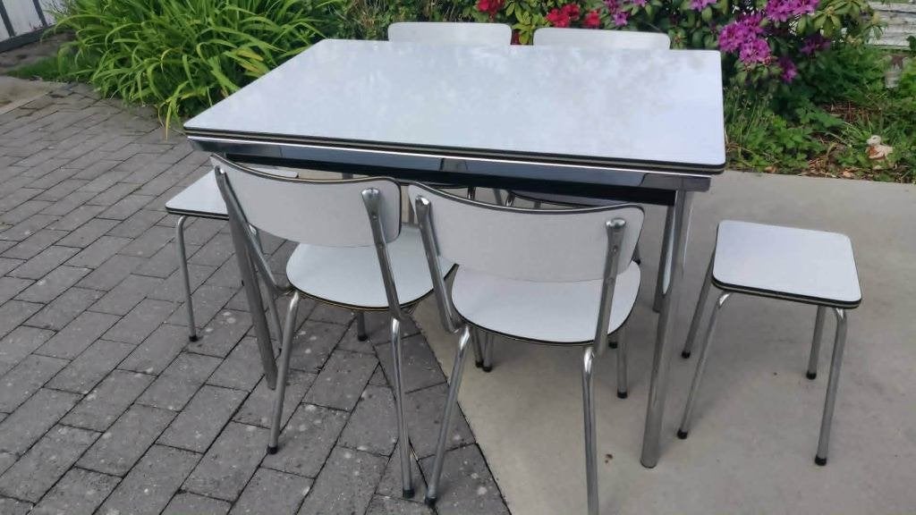 Eetset FORMICA: uitschuifbare tafel + 4 stoelen + 2 krukken, Huis en Inrichting, Tafels | Eettafels, Ophalen, Gebruikt, 100 tot 150 cm
