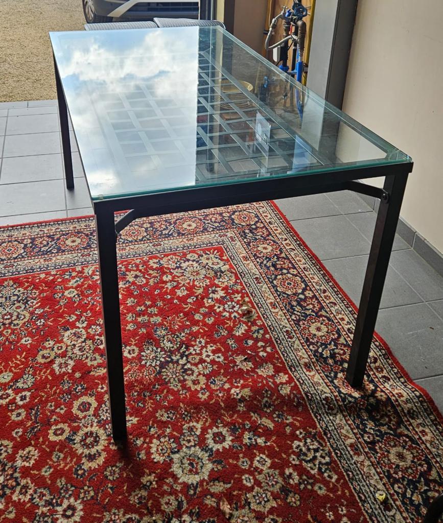 Table en métal et verre, Enlèvement, Verre