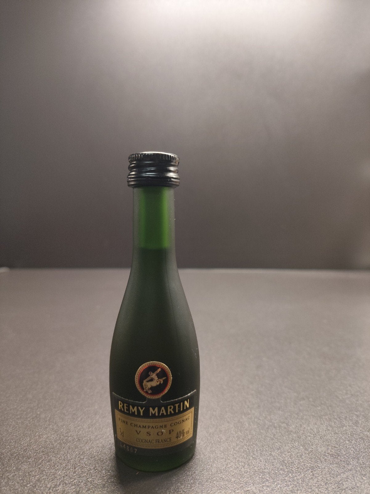 Bouteille miniature de cognac Remy Martin non ouverte, Collections, Enlèvement ou Envoi, Comme neuf