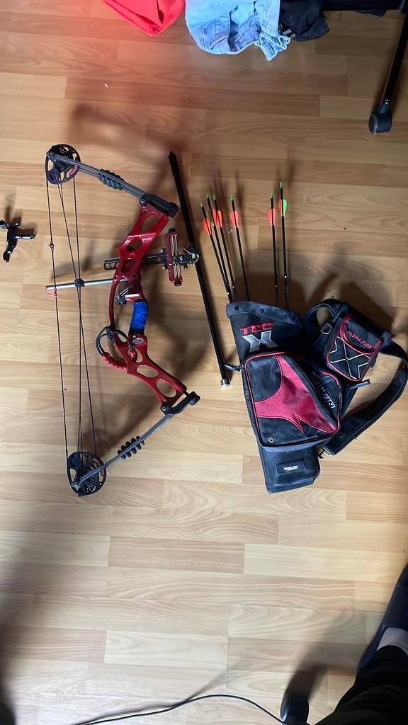 Hoyt Ruckus complete compoundboog (pijlen + accessoires), Sport en Fitness, Handboogschieten, Zo goed als nieuw, Compoundboog