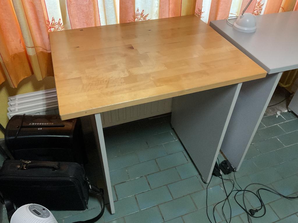 Kleine, diepe computertafel, Huis en Inrichting, Bureaus, Gebruikt, Computerbureau, Met wielen, Ophalen
